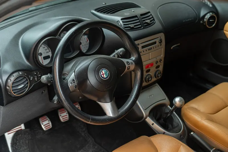 Alfa Romeo GT COUPE’ JTS “DISTINCTIVE EDITION” 23