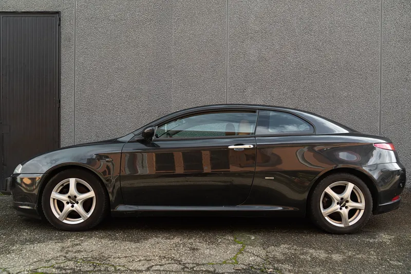 Alfa Romeo GT COUPE’ JTS “DISTINCTIVE EDITION” 2