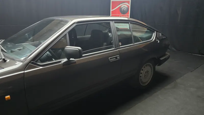 Alfa Romeo Alfetta GTV 6 TETTO APRIBILE certificata ASI con C.R.S. 6