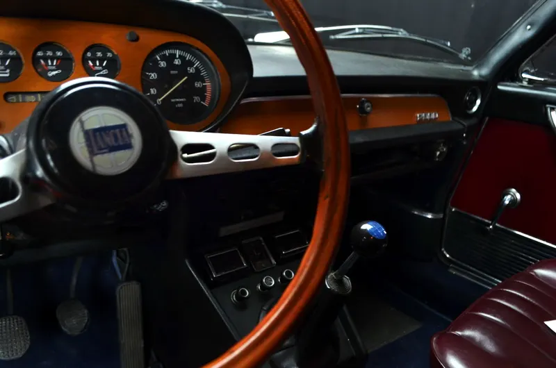 Lancia 2000 Coupè, anno 1972, certificata ASI 11