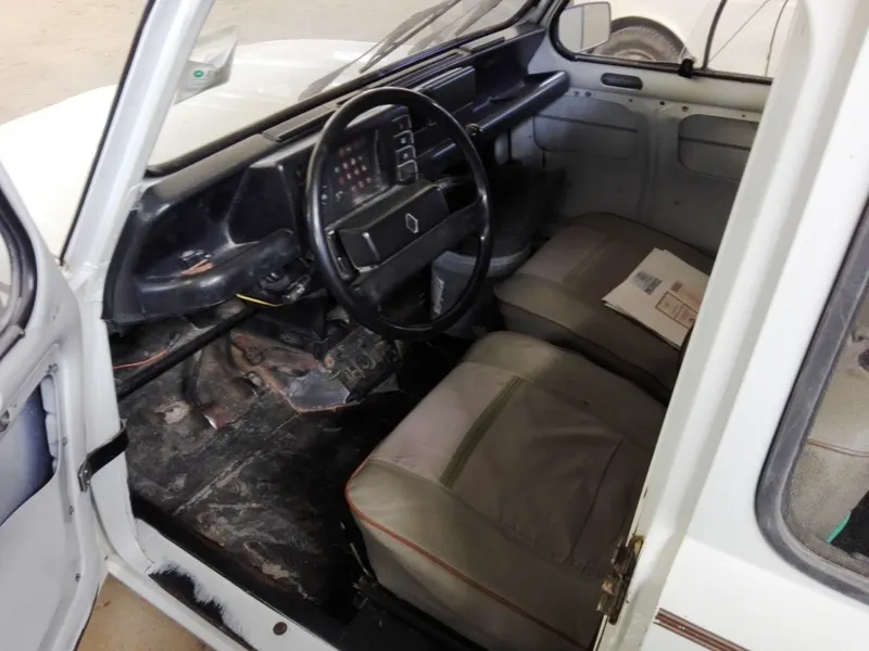 Renault 4 funzionanti con ricambi a corredo (3 in blocco) 9