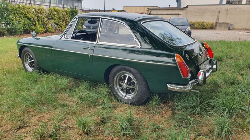 MG B gt coupé 13