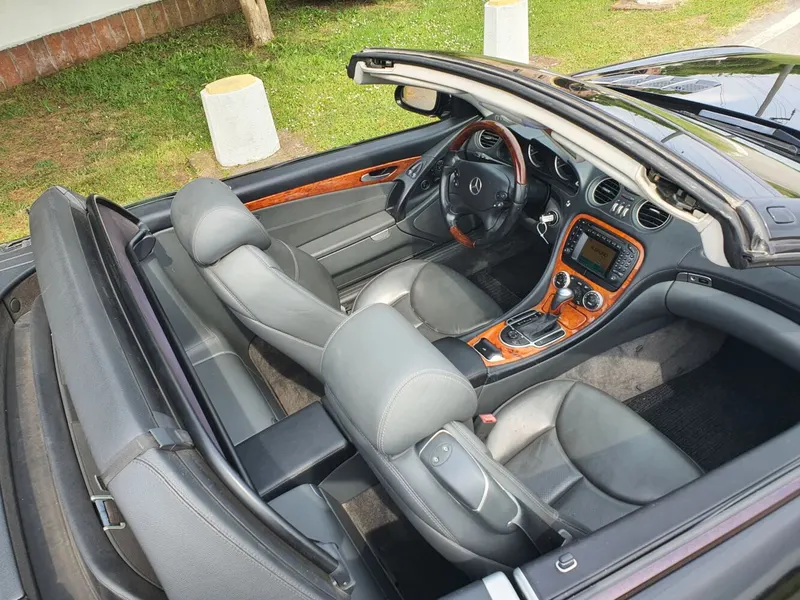 Mercedes-Benz 350 SL 24