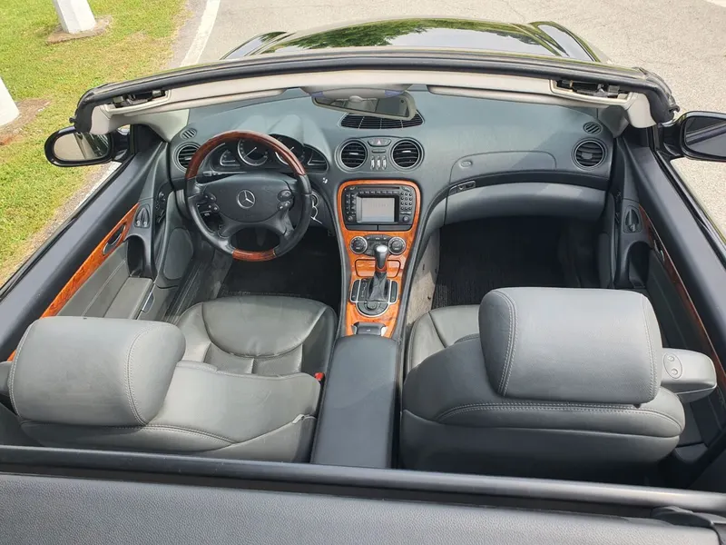 Mercedes-Benz 350 SL 22