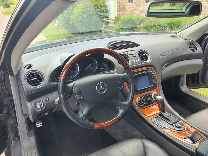 Mercedes-Benz 350 SL 37