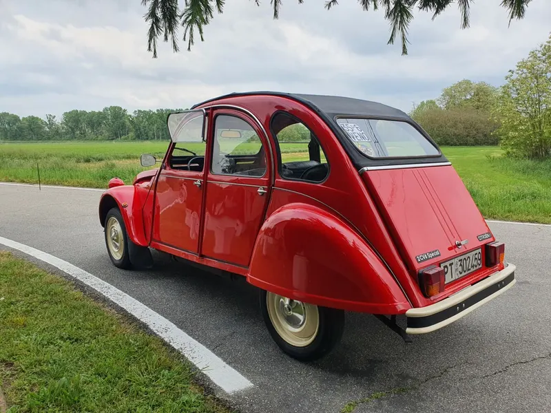 2 CV 8