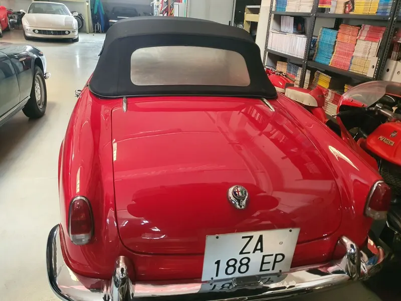 Alfa Romeo Giulietta Spider 8