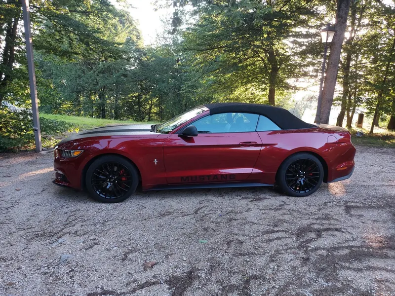 Ford Mustang Convertibile del 2017 7