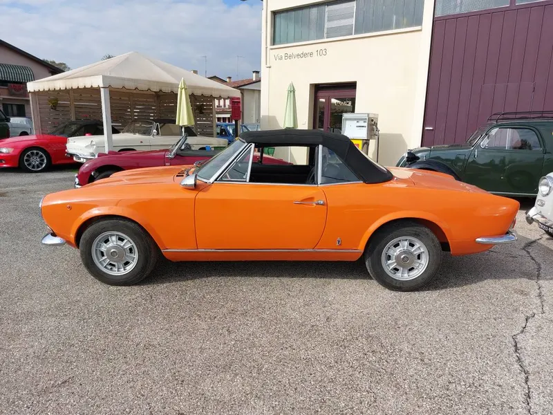 Fiat 124 Sport Spider 1800 del 1974 4