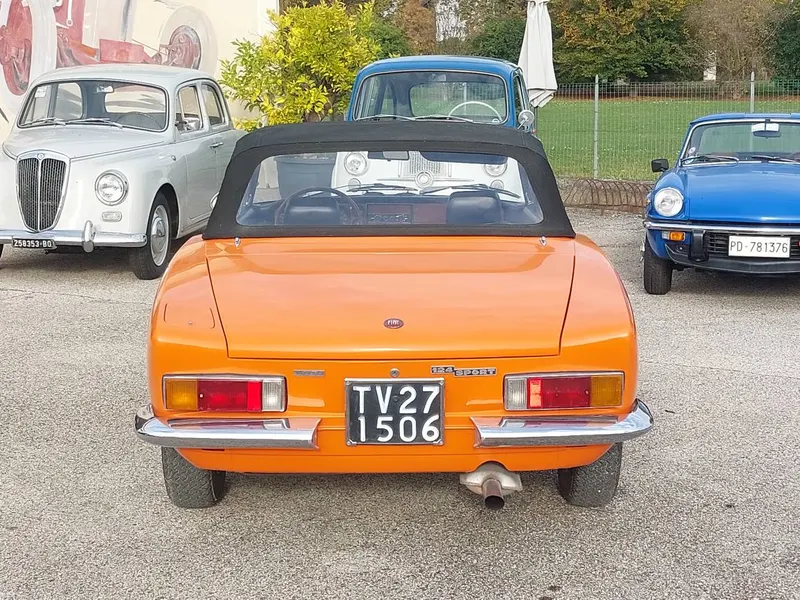 Fiat 124 Sport Spider 1800 del 1974 8