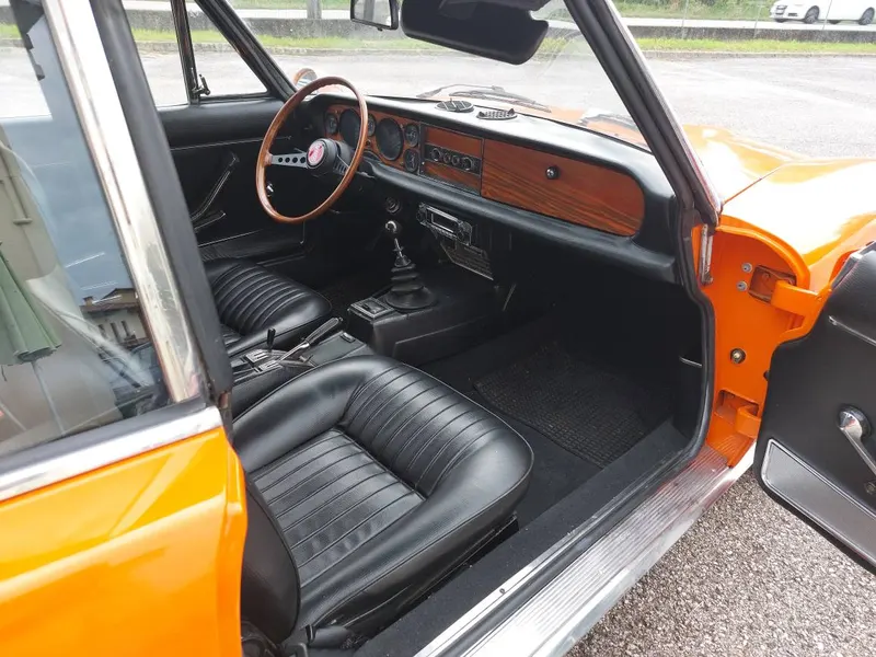Fiat 124 Sport Spider 1800 del 1974 12