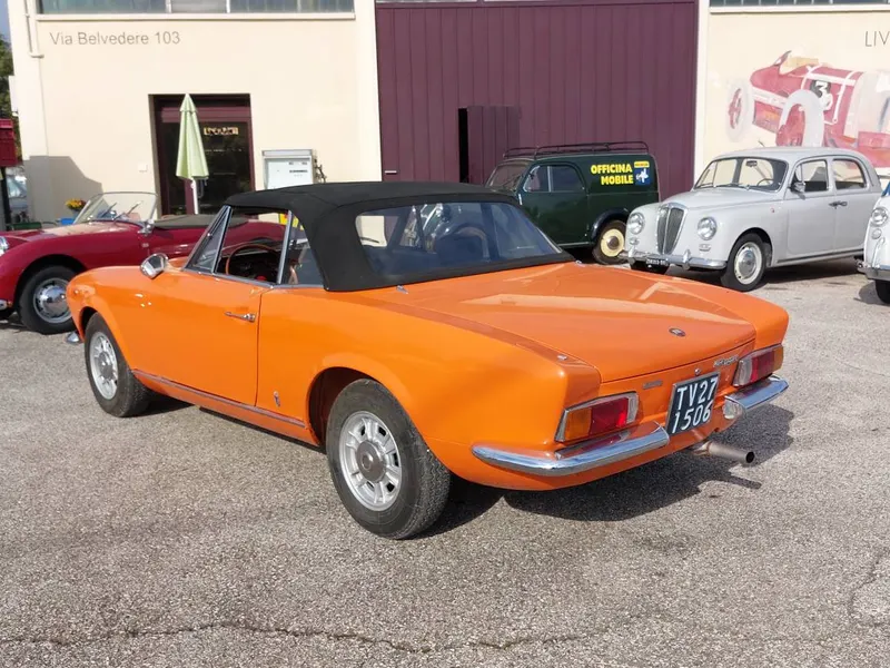 Fiat 124 Sport Spider 1800 del 1974 7