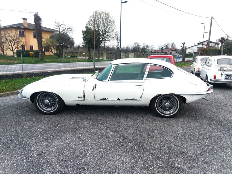 Jaguar E Type 4200 Coupè del 1966 (Prima Serie) 5
