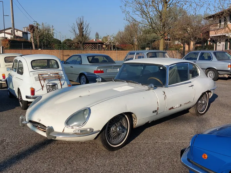 Jaguar E Type 4200 Coupè del 1966 (Prima Serie) 4