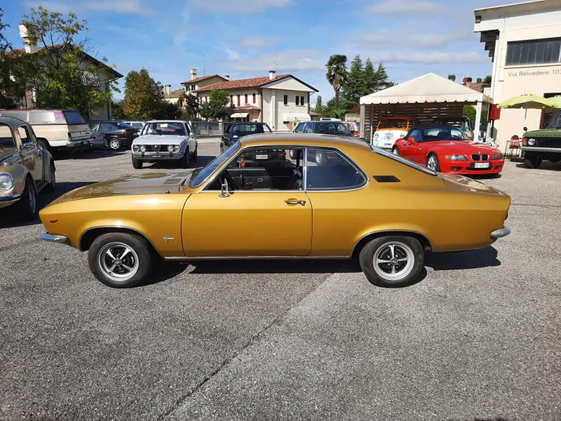 Opel Manta 1200 Lusso del 1973 5
