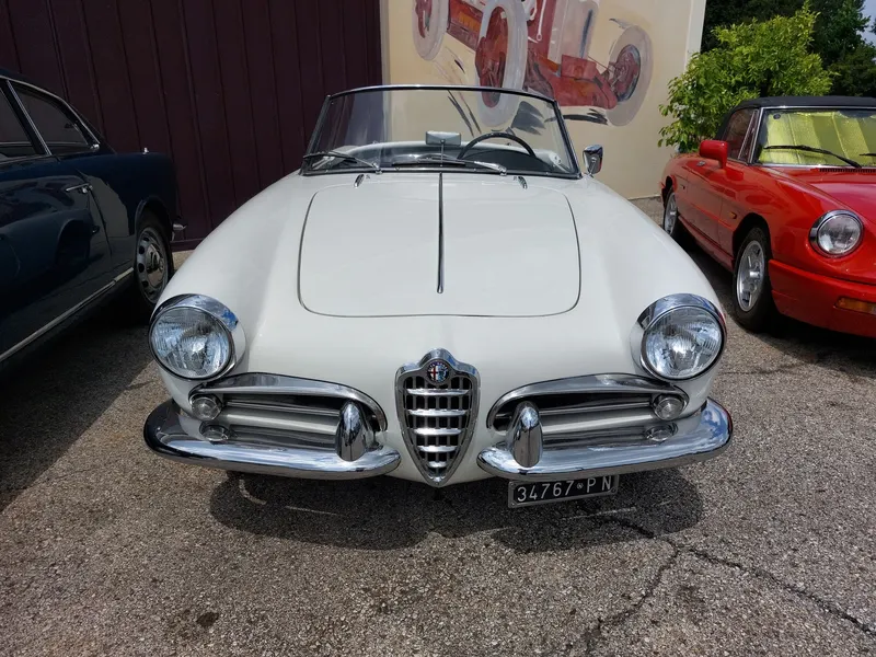 Alfa Romeo Giulietta Spider 1300 del 1960 ( la Seconda Serie ) 3