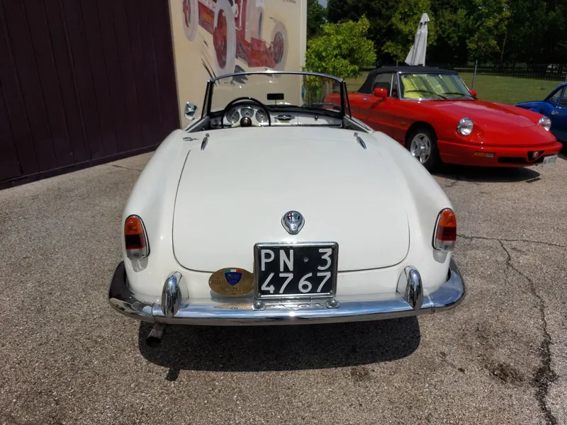Alfa Romeo Giulietta Spider 1300 del 1960 ( la Seconda Serie ) 12