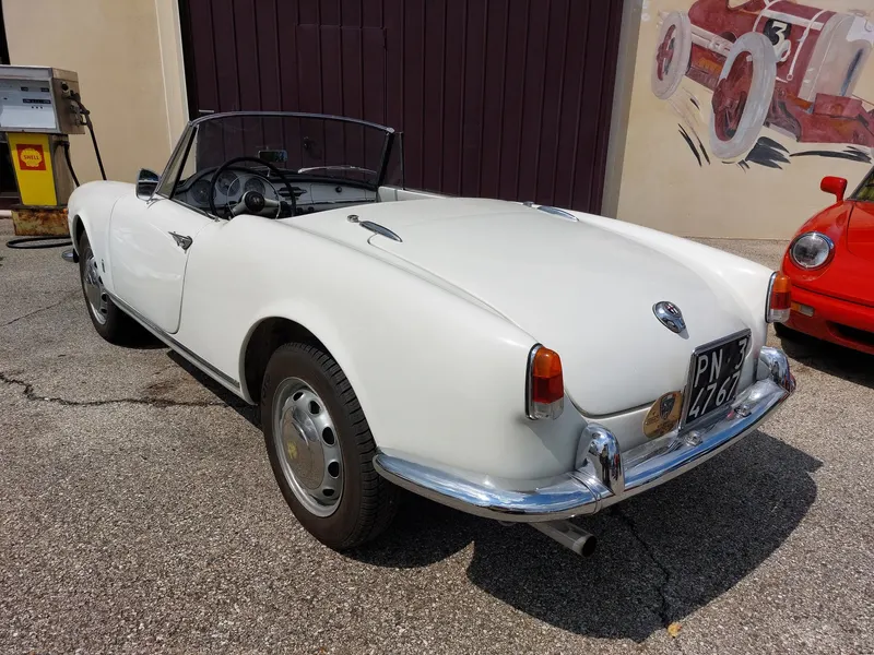 Alfa Romeo Giulietta Spider 1300 del 1960 ( la Seconda Serie ) 11