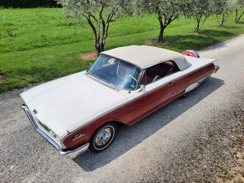 Ford Galaxie Sunliner Convertibile del 1960 6