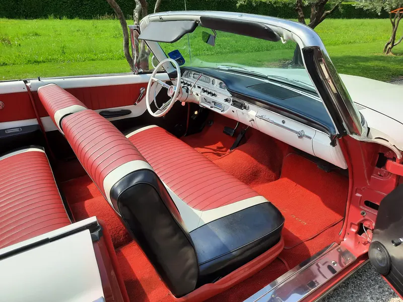 Ford Galaxie Sunliner Convertibile del 1960 15