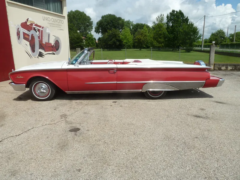 Ford Galaxie Sunliner Convertibile del 1960 7