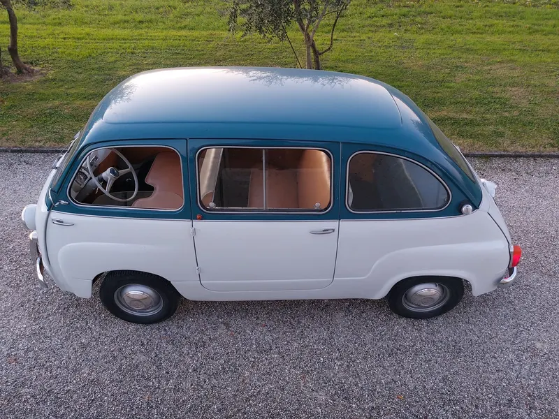 Fiat 600 Multipla del 1961 versione a cinque posti 6