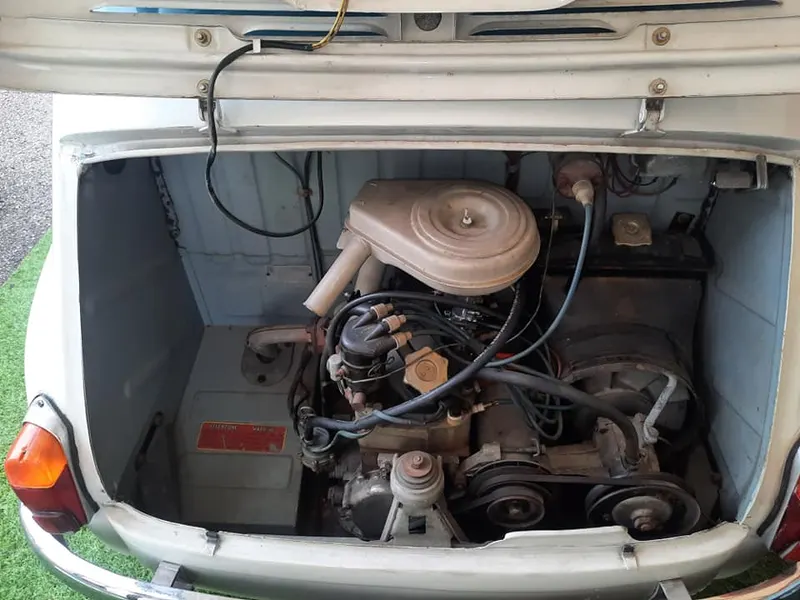 Fiat 600 Multipla del 1961 versione a cinque posti 13
