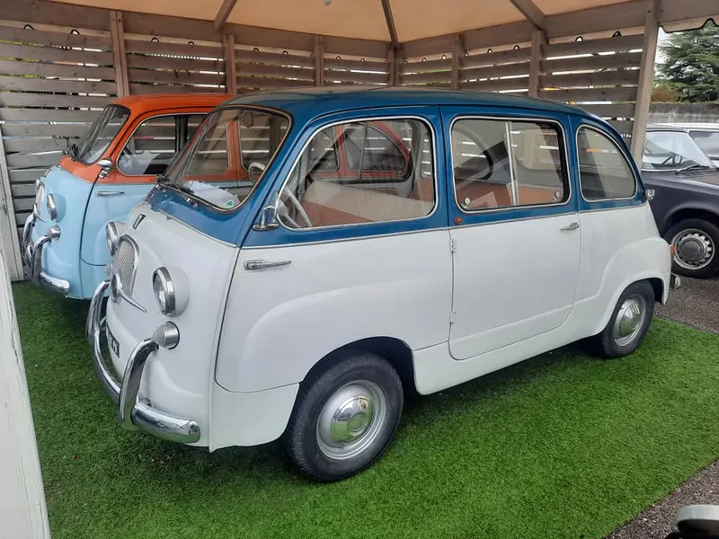 Fiat 600 Multipla del 1961 versione a cinque posti 24