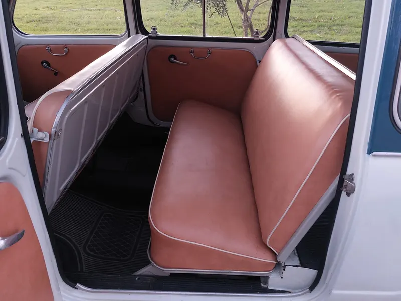 Fiat 600 Multipla del 1961 versione a cinque posti 10