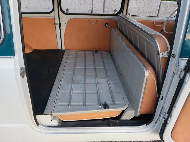 Fiat 600 Multipla del 1961 versione a cinque posti 20