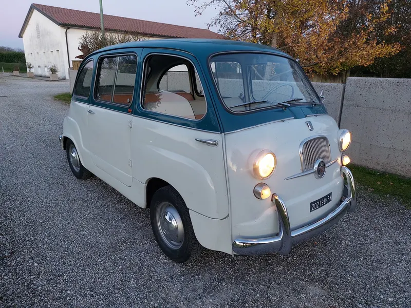 Fiat 600 Multipla del 1961 versione a cinque posti 4