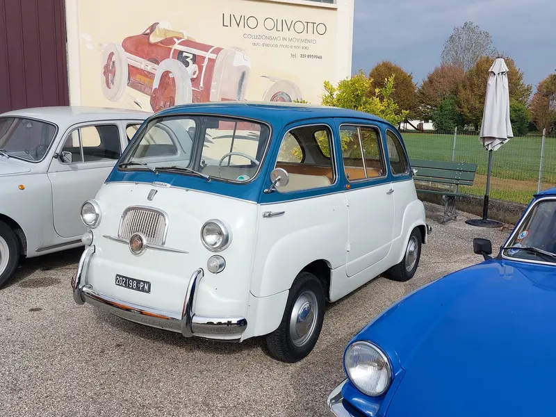 Fiat 600 Multipla del 1961 versione a cinque posti 26