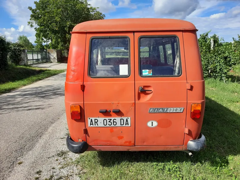 Fiat 238 Pulmino 9 posti del 1980 8