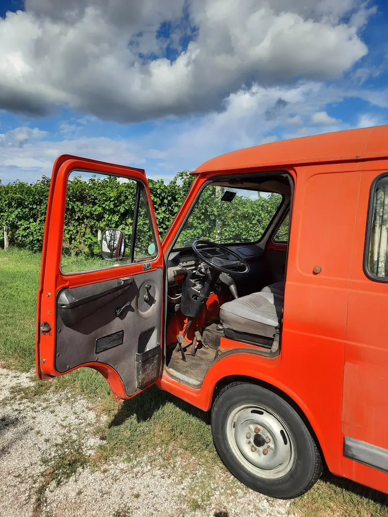 Fiat 238 Pulmino 9 posti del 1980 5