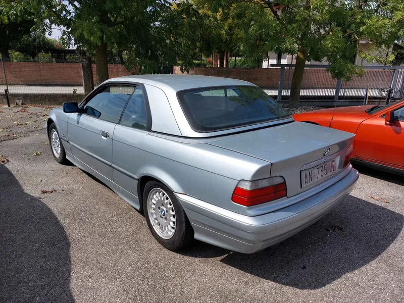BMW 320 Cabrio del 1995 (E 36) 5