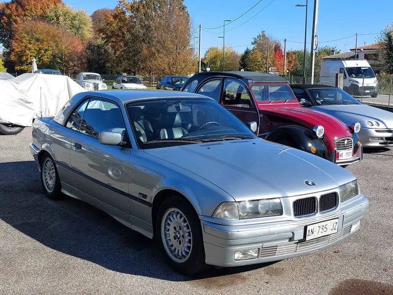 BMW 320 Cabrio del 1995 (E 36) 2
