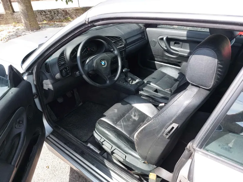 BMW 320 Cabrio del 1995 (E 36) 3