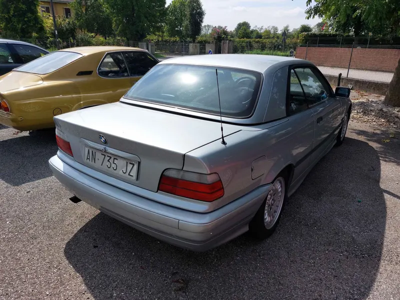 BMW 320 Cabrio del 1995 (E 36) 6