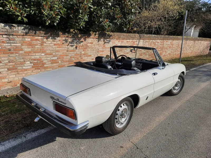 Alfa Romeo Duetto 2000 Spider Veloce del 1975 21