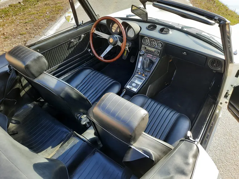 Alfa Romeo Duetto 2000 Spider Veloce del 1975 13