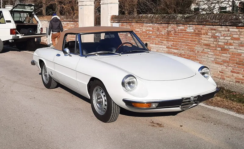 Alfa Romeo Duetto 2000 Spider Veloce del 1975 2