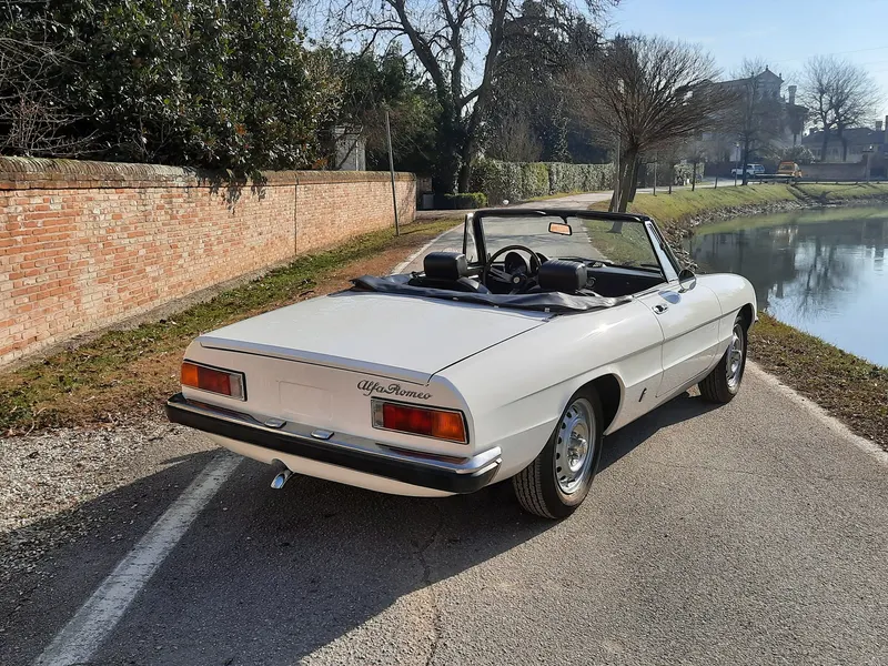 Alfa Romeo Duetto 2000 Spider Veloce del 1975 22