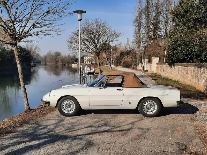 Alfa Romeo Duetto 2000 Spider Veloce del 1975 23