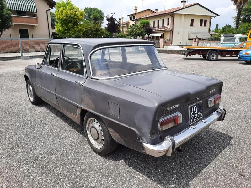 Alfa Romeo Giulia 1300 Ti del 1967 8