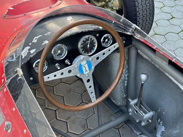 De Tomaso F1 8