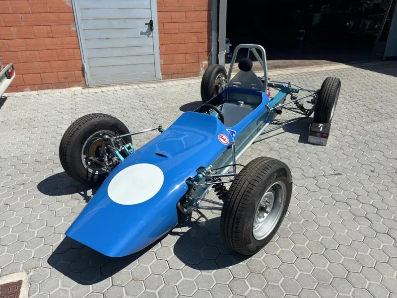 F. 850 9