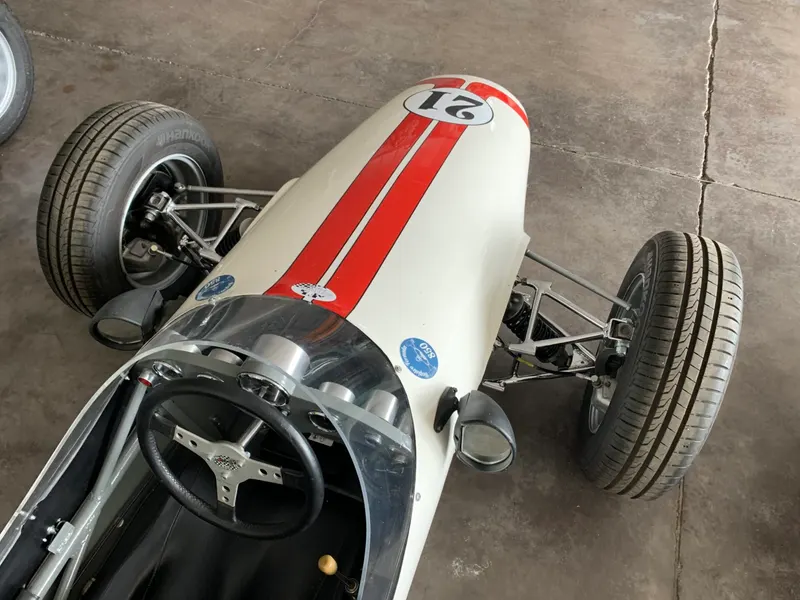 F. 850 4