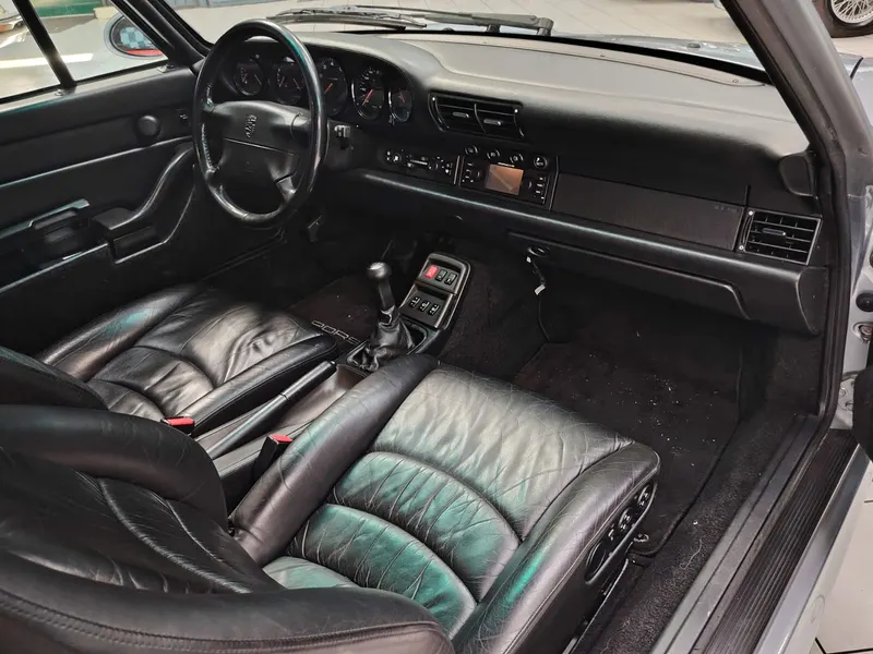 Porsche 993 Carrera 4s Coupe’ 36
