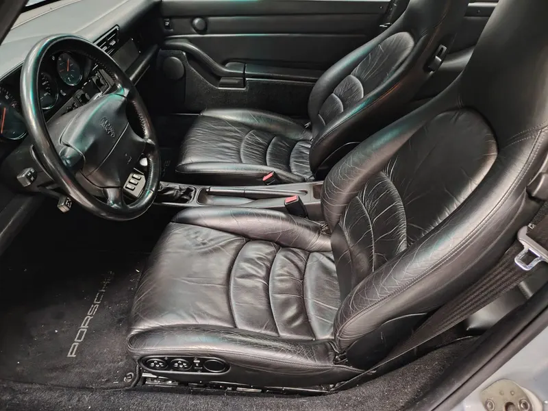 Porsche 993 Carrera 4s Coupe’ 31