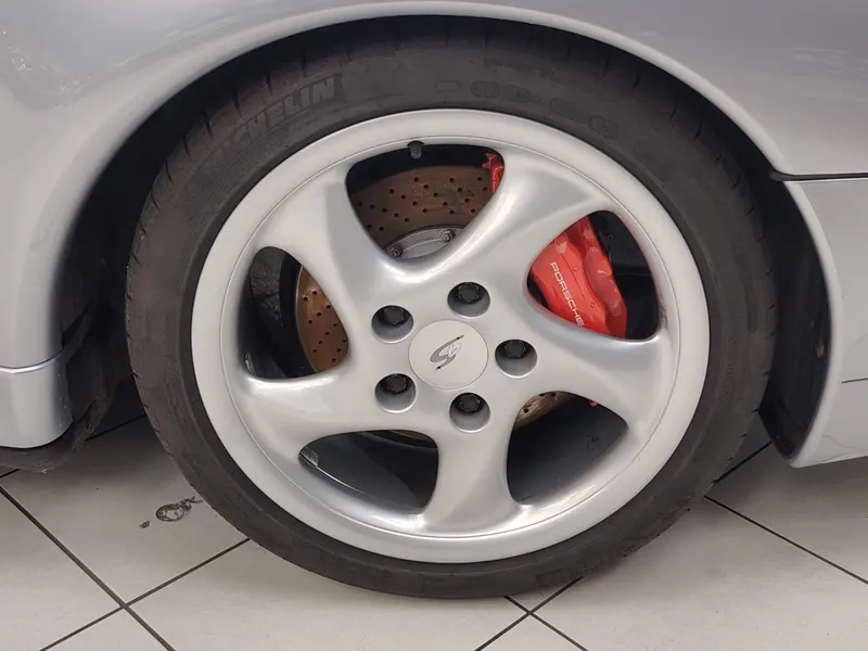 Porsche 993 Carrera 4s Coupe’ 28